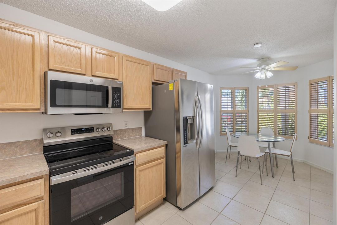 3800 Woodfield Dr-9