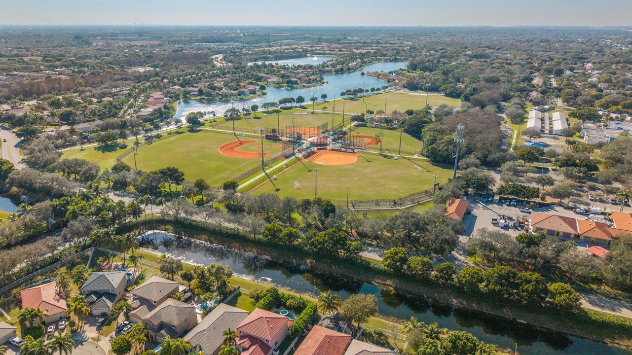 3800 Woodfield Dr-49