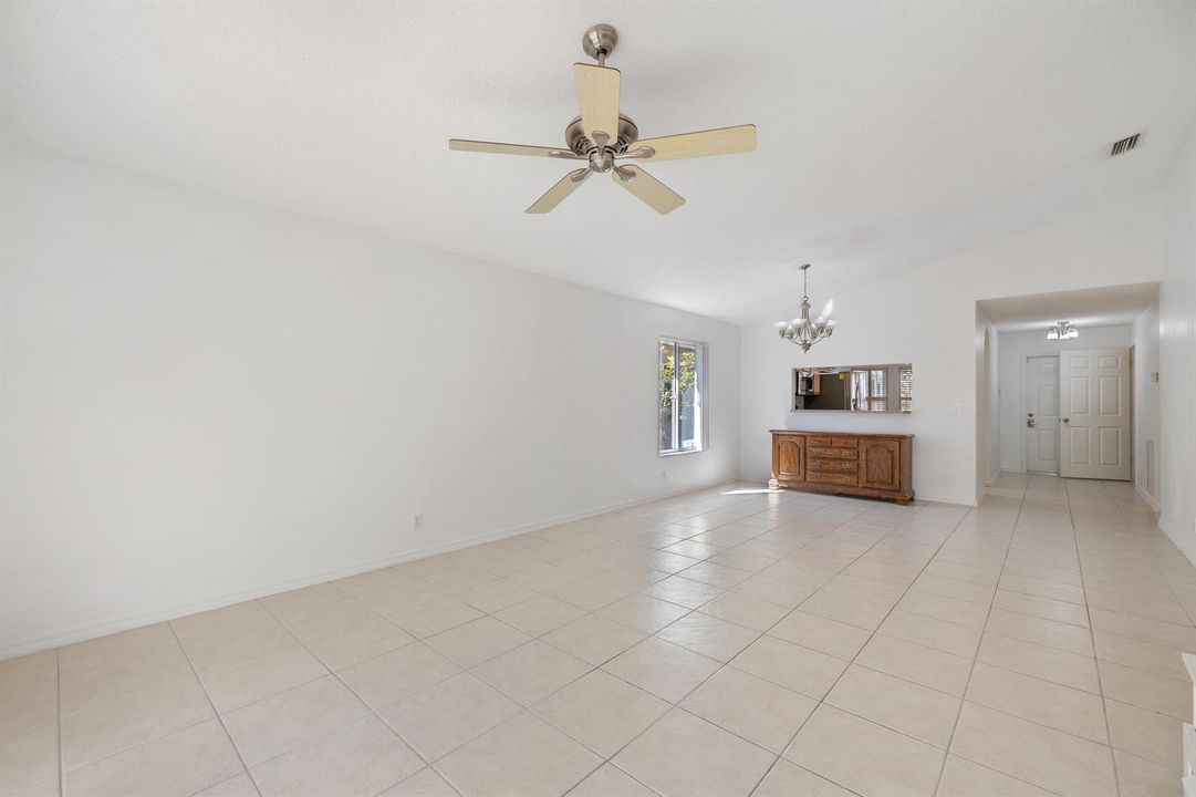 3800 Woodfield Dr-19