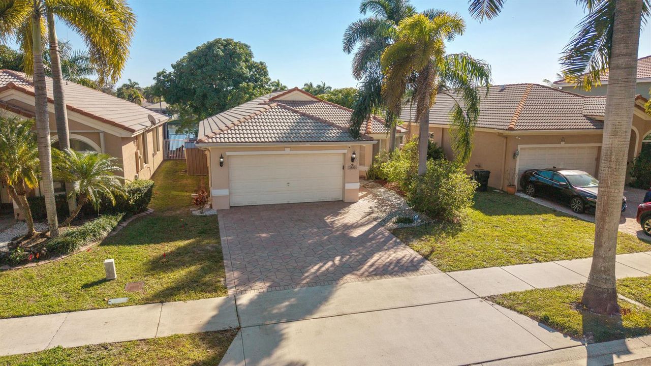 3800 Woodfield Dr-41