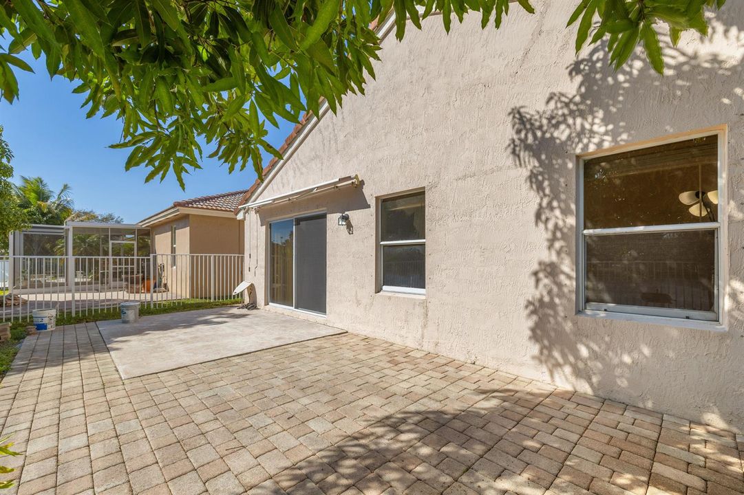 3800 Woodfield Dr-37