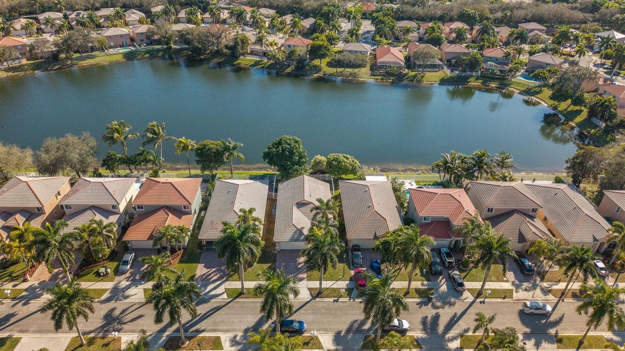 3800 Woodfield Dr-44