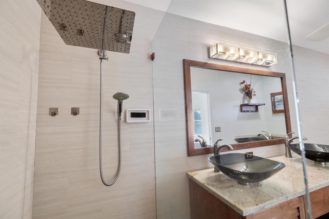 3800 Woodfield Dr-27