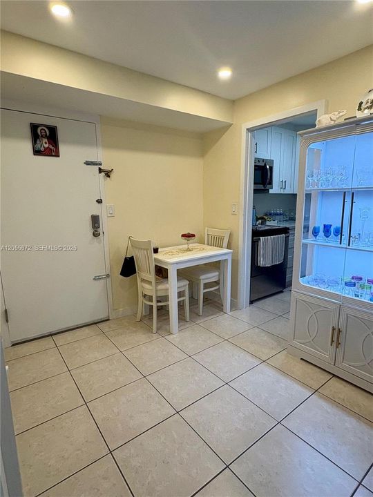 For Sale: $195,900 (1 beds, 1 baths, 506 Square Feet)