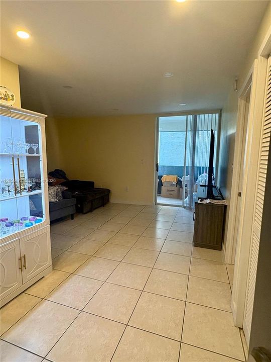 For Sale: $195,900 (1 beds, 1 baths, 506 Square Feet)
