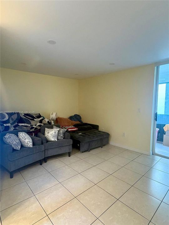 For Sale: $195,900 (1 beds, 1 baths, 506 Square Feet)