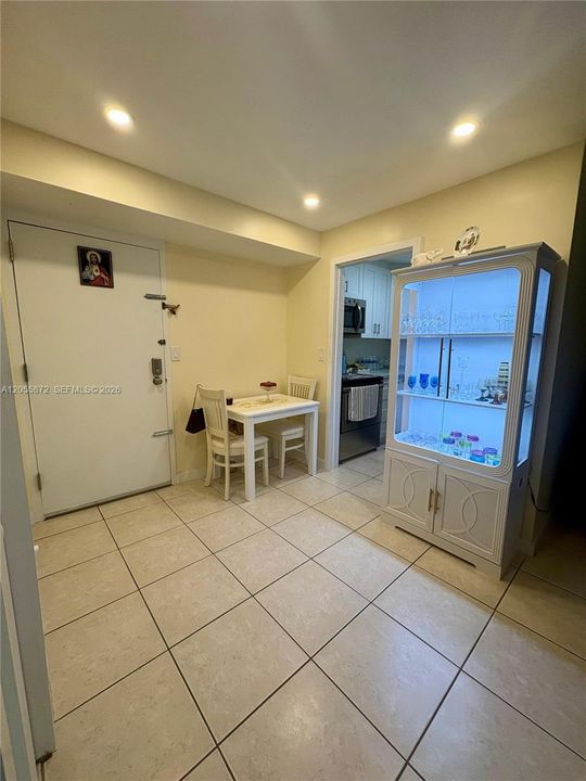 For Sale: $195,900 (1 beds, 1 baths, 506 Square Feet)