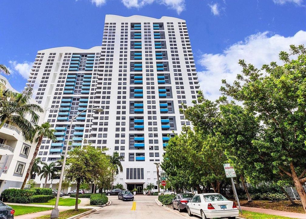 For Rent: $3,700 (1 beds, 1 baths, 793 Square Feet)
