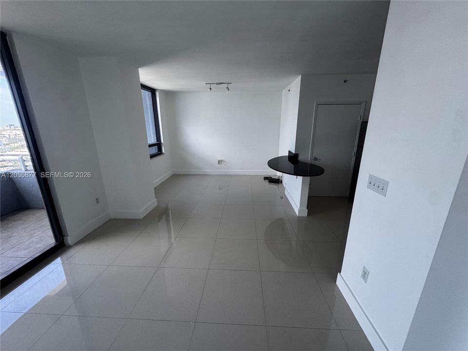 For Rent: $3,700 (1 beds, 1 baths, 793 Square Feet)