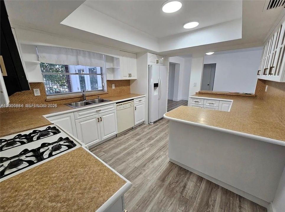 В аренду: $2,450 (3 спален, 2 ванн, 0 Квадратных фут)
