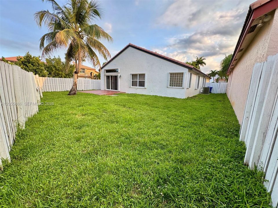 В аренду: $4,200 (4 спален, 2 ванн, 2163 Квадратных фут)