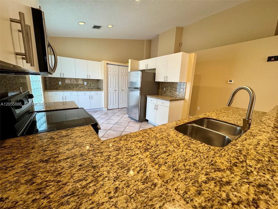 В аренду: $4,200 (4 спален, 2 ванн, 2163 Квадратных фут)