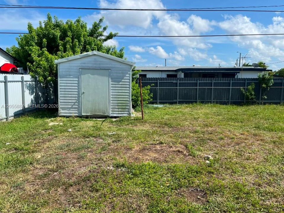 EXTERIOR BACK YARD