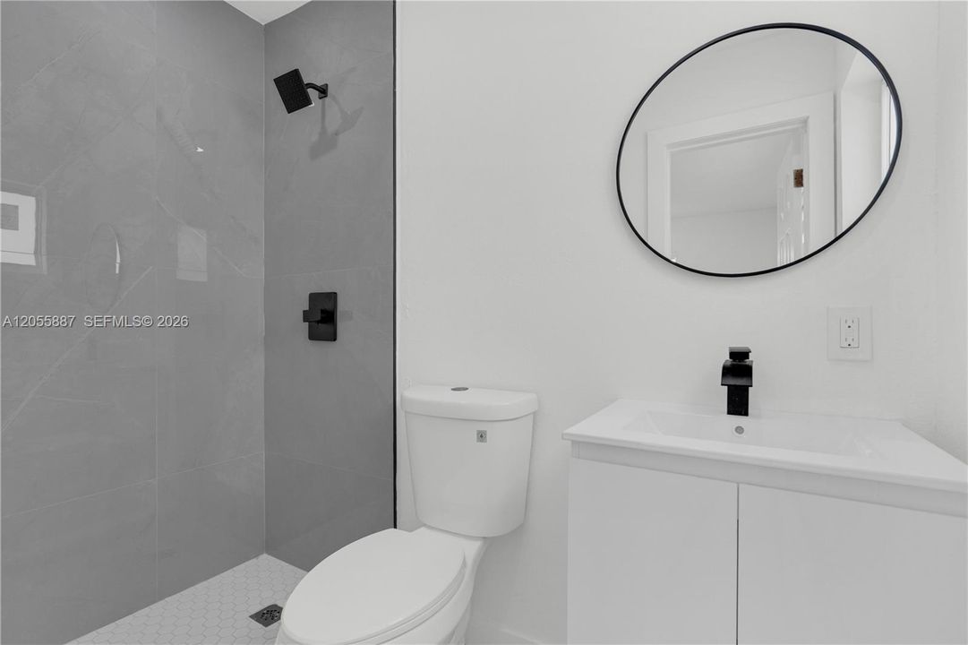 JR MASTER BATHROOM