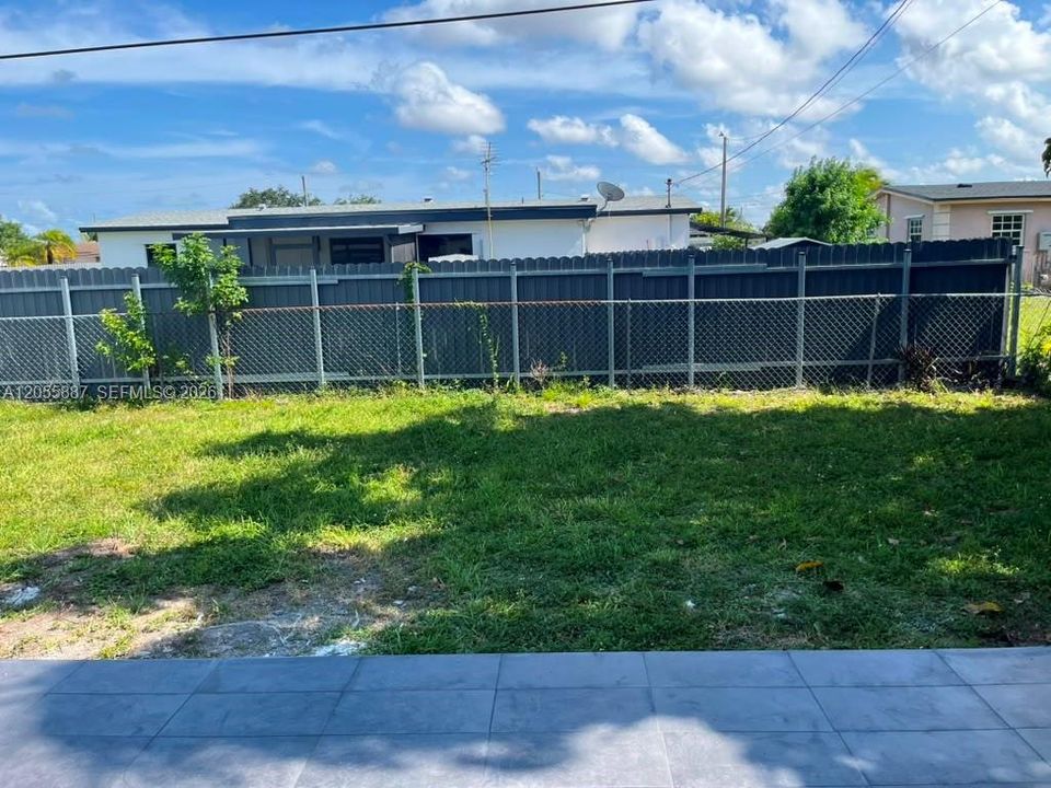 EXTERIOR BACK YARD