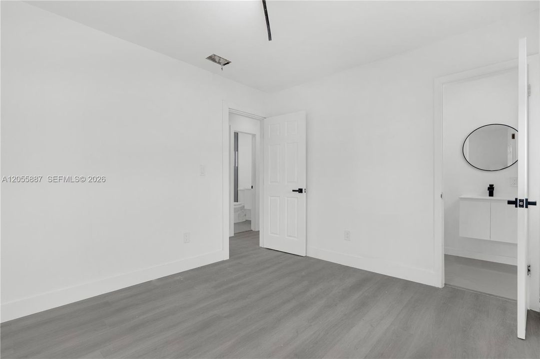 JR MASTER BEDROOM