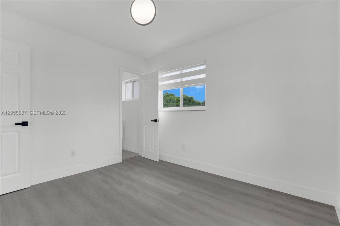 JR MASTER BEDROOM