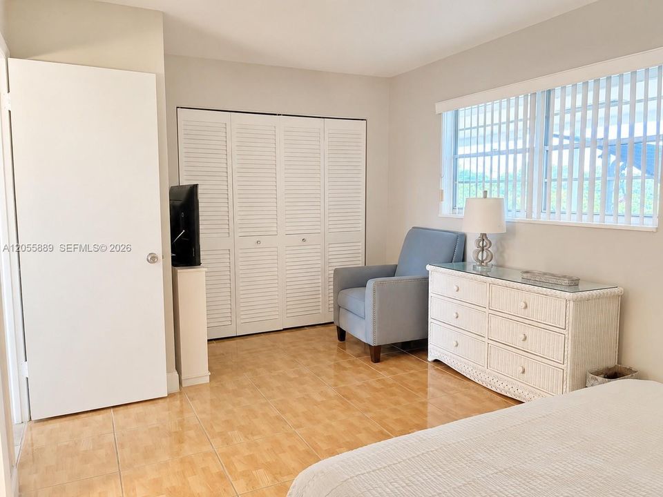 For Sale: $125,000 (2 beds, 2 baths, 1122 Square Feet)