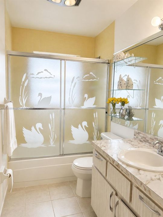 For Sale: $125,000 (2 beds, 2 baths, 1122 Square Feet)