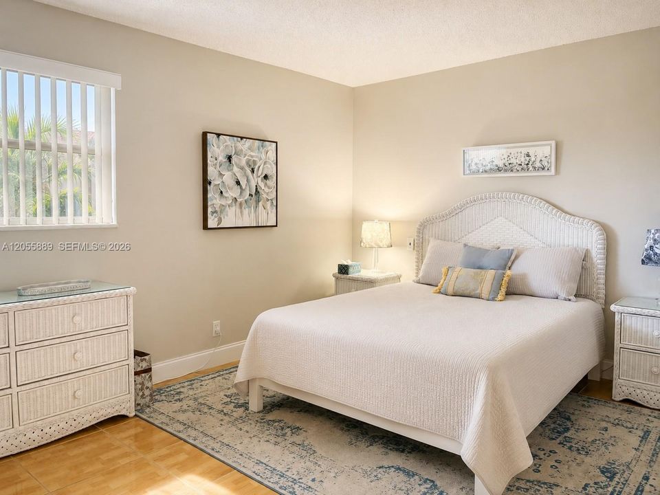 For Sale: $125,000 (2 beds, 2 baths, 1122 Square Feet)
