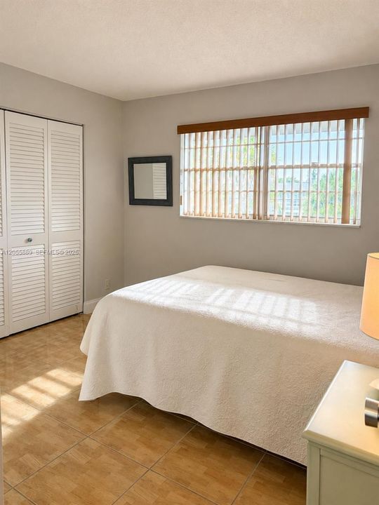 For Sale: $125,000 (2 beds, 2 baths, 1122 Square Feet)