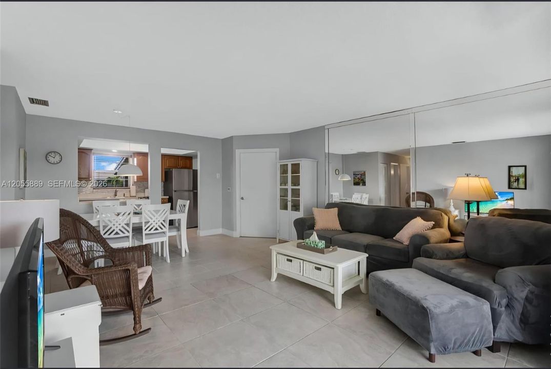 For Sale: $135,000 (2 beds, 2 baths, 1122 Square Feet)
