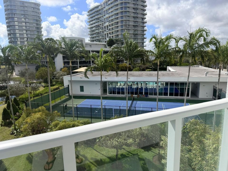 En Venta: $629,000 (3 camas, 3 baños, 2385 Pies cuadrados)
