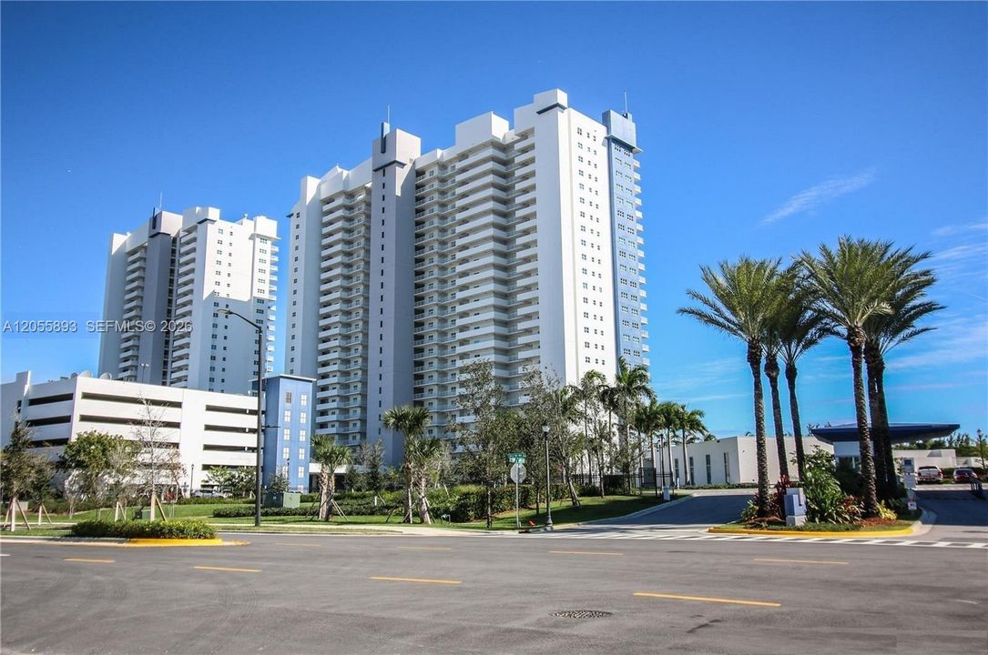 En Venta: $629,000 (3 camas, 3 baños, 2385 Pies cuadrados)