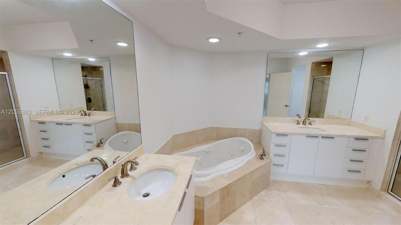 En Venta: $629,000 (3 camas, 3 baños, 2385 Pies cuadrados)