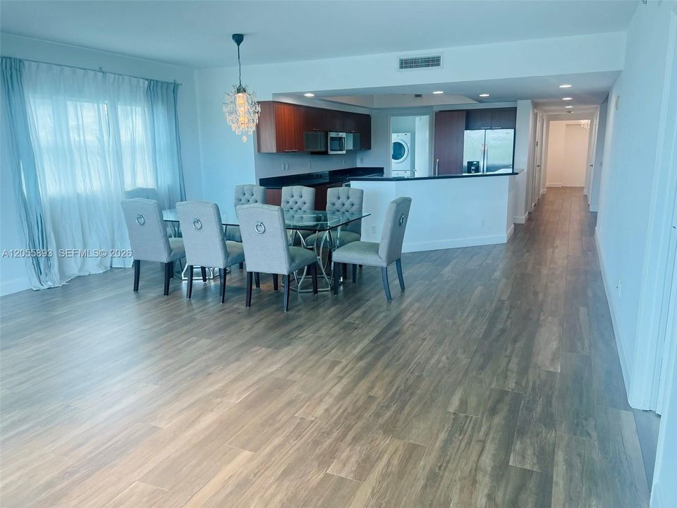 En Venta: $629,000 (3 camas, 3 baños, 2385 Pies cuadrados)