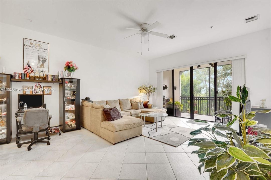 For Sale: $339,500 (2 beds, 2 baths, 1309 Square Feet)
