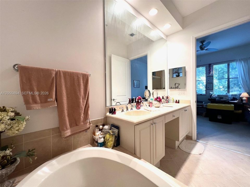 For Sale: $339,500 (2 beds, 2 baths, 1309 Square Feet)