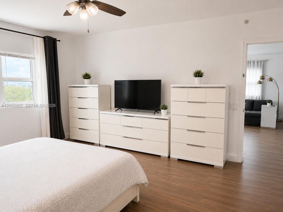 En Renta: $4,999 (3 camas, 3 baños, 2385 Pies cuadrados)