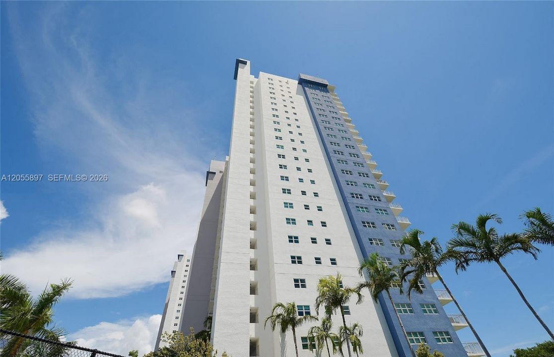 En Renta: $4,999 (3 camas, 3 baños, 2385 Pies cuadrados)