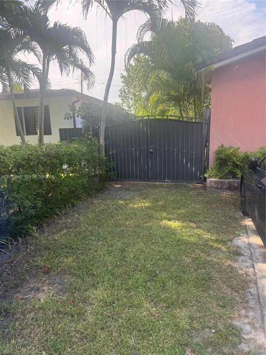 For Sale: $800,000 (4 beds, 2 baths, 2256 Square Feet)