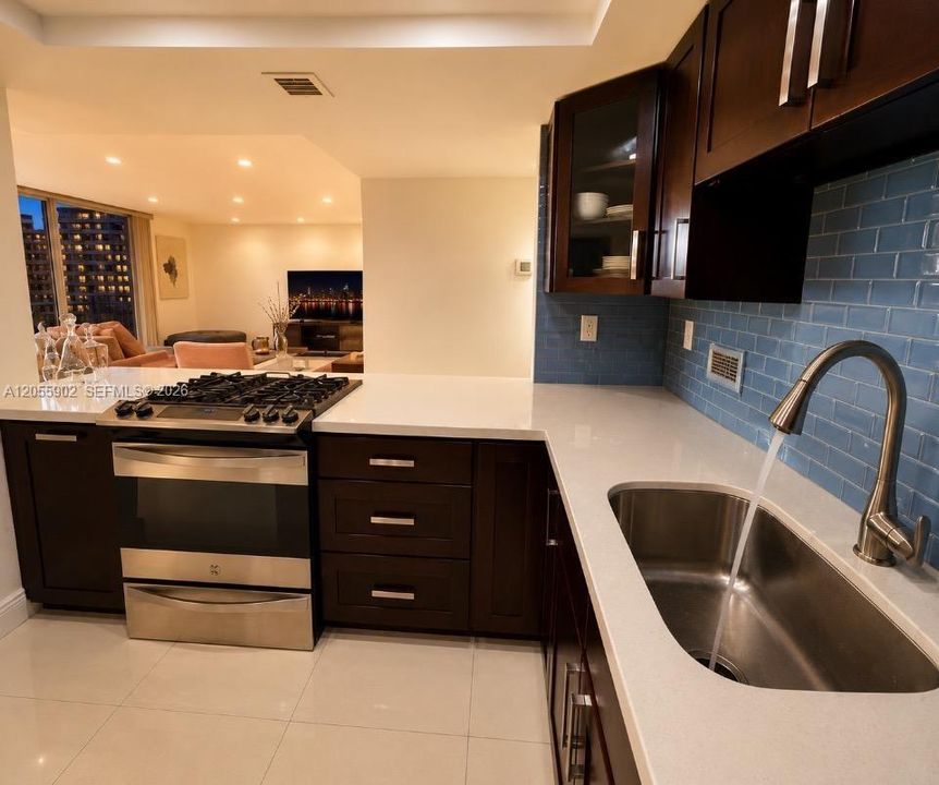 SERVE THROUGH COUNTERS IS PERFECT FOR ENTERTAINING
