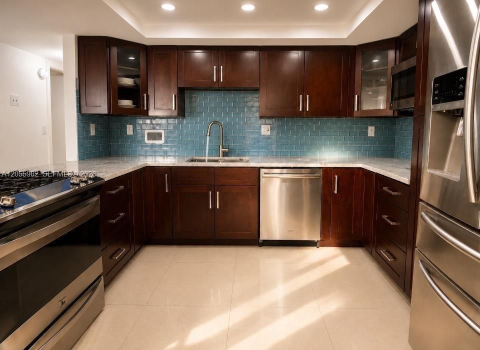 SPACIOUS FULLY EQUIPPED KITCHEN WITH SERVE THROUGH COUNTERS