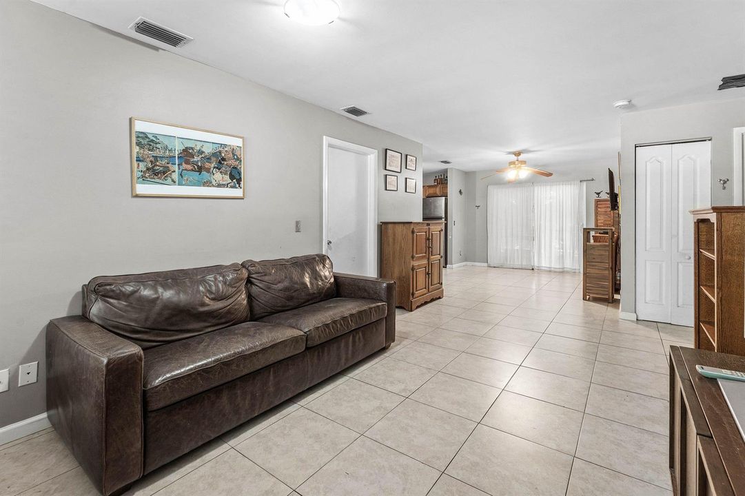 009-417UplandRoad-WestPalmBeach-FL-33401