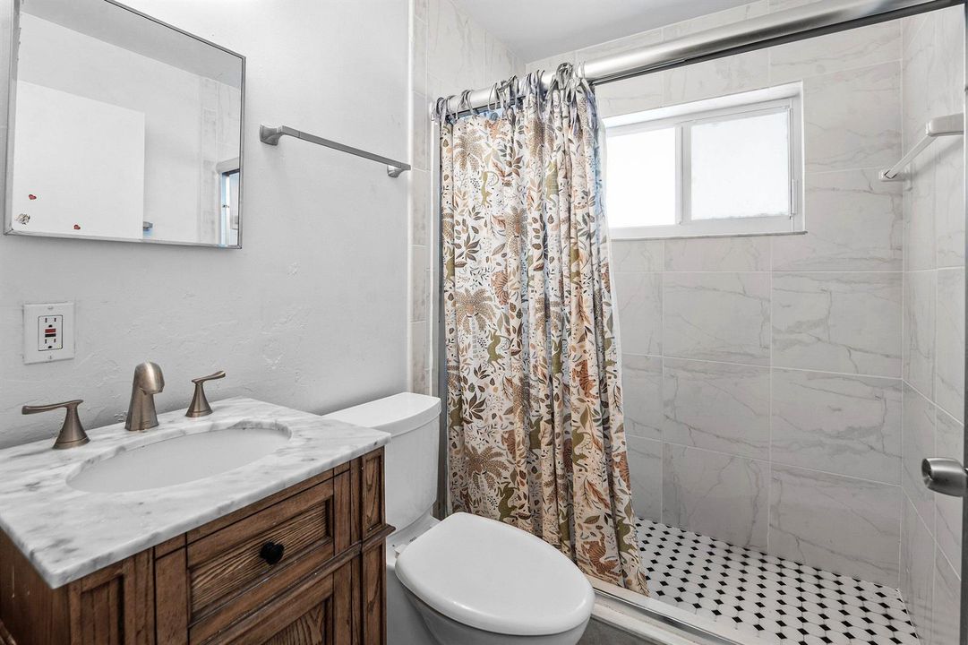 015-417UplandRoad-WestPalmBeach-FL-33401