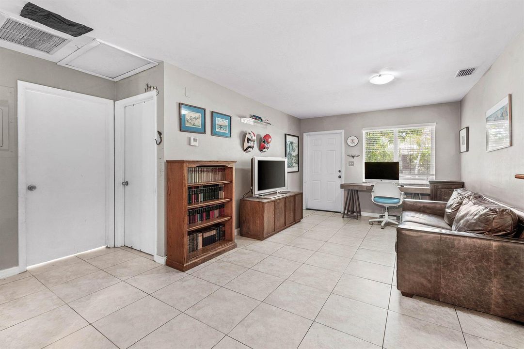 004-417UplandRoad-WestPalmBeach-FL-33401