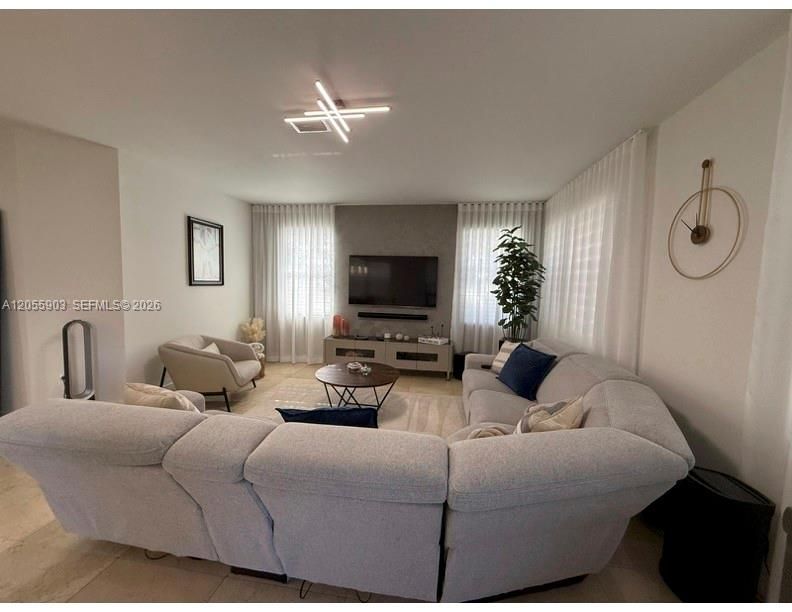 En Venta: $845,000 (4 camas, 3 baños, 2170 Pies cuadrados)