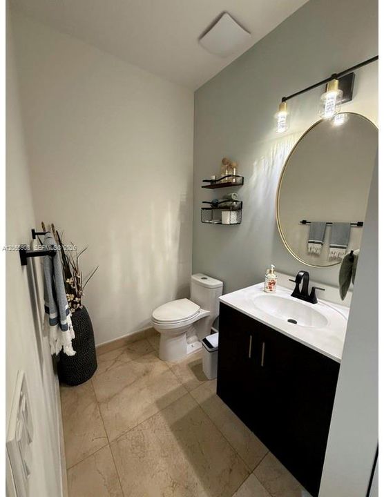 En Venta: $845,000 (4 camas, 3 baños, 2170 Pies cuadrados)