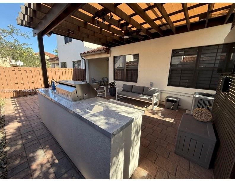 En Venta: $845,000 (4 camas, 3 baños, 2170 Pies cuadrados)