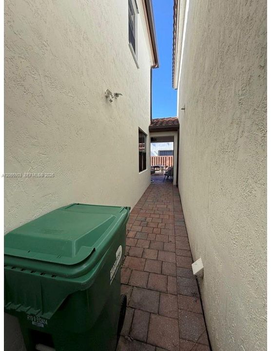 En Venta: $845,000 (4 camas, 3 baños, 2170 Pies cuadrados)