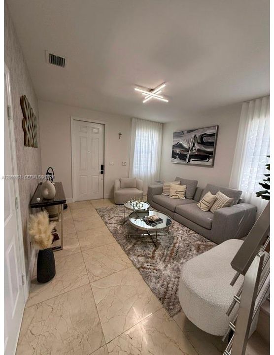 En Venta: $845,000 (4 camas, 3 baños, 2170 Pies cuadrados)