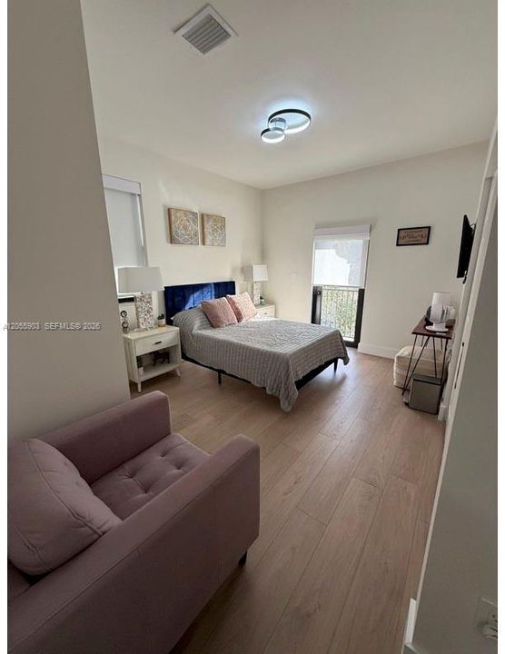 En Venta: $845,000 (4 camas, 3 baños, 2170 Pies cuadrados)