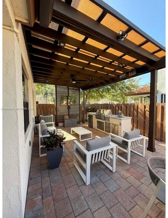 En Venta: $845,000 (4 camas, 3 baños, 2170 Pies cuadrados)