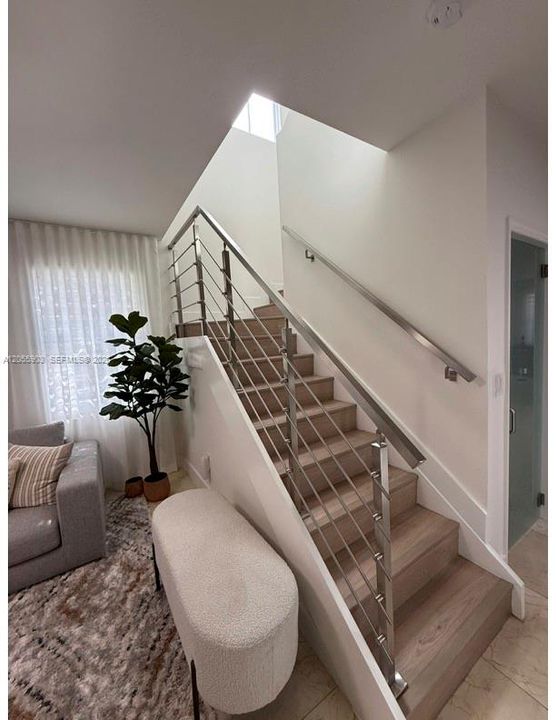 En Venta: $845,000 (4 camas, 3 baños, 2170 Pies cuadrados)