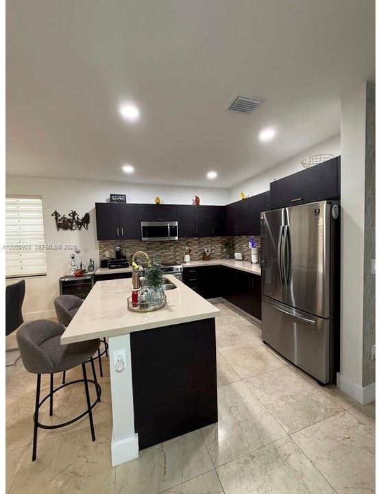 En Venta: $845,000 (4 camas, 3 baños, 2170 Pies cuadrados)