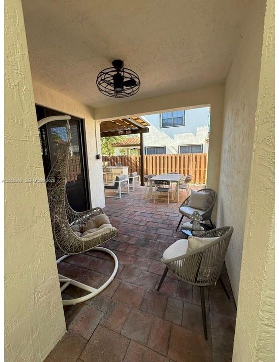 En Venta: $845,000 (4 camas, 3 baños, 2170 Pies cuadrados)